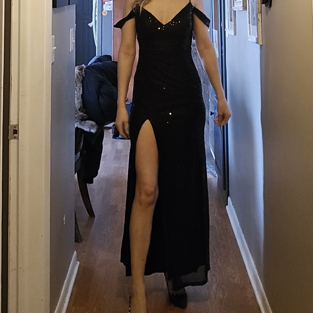 Elegant Black Evening Gown with Slit